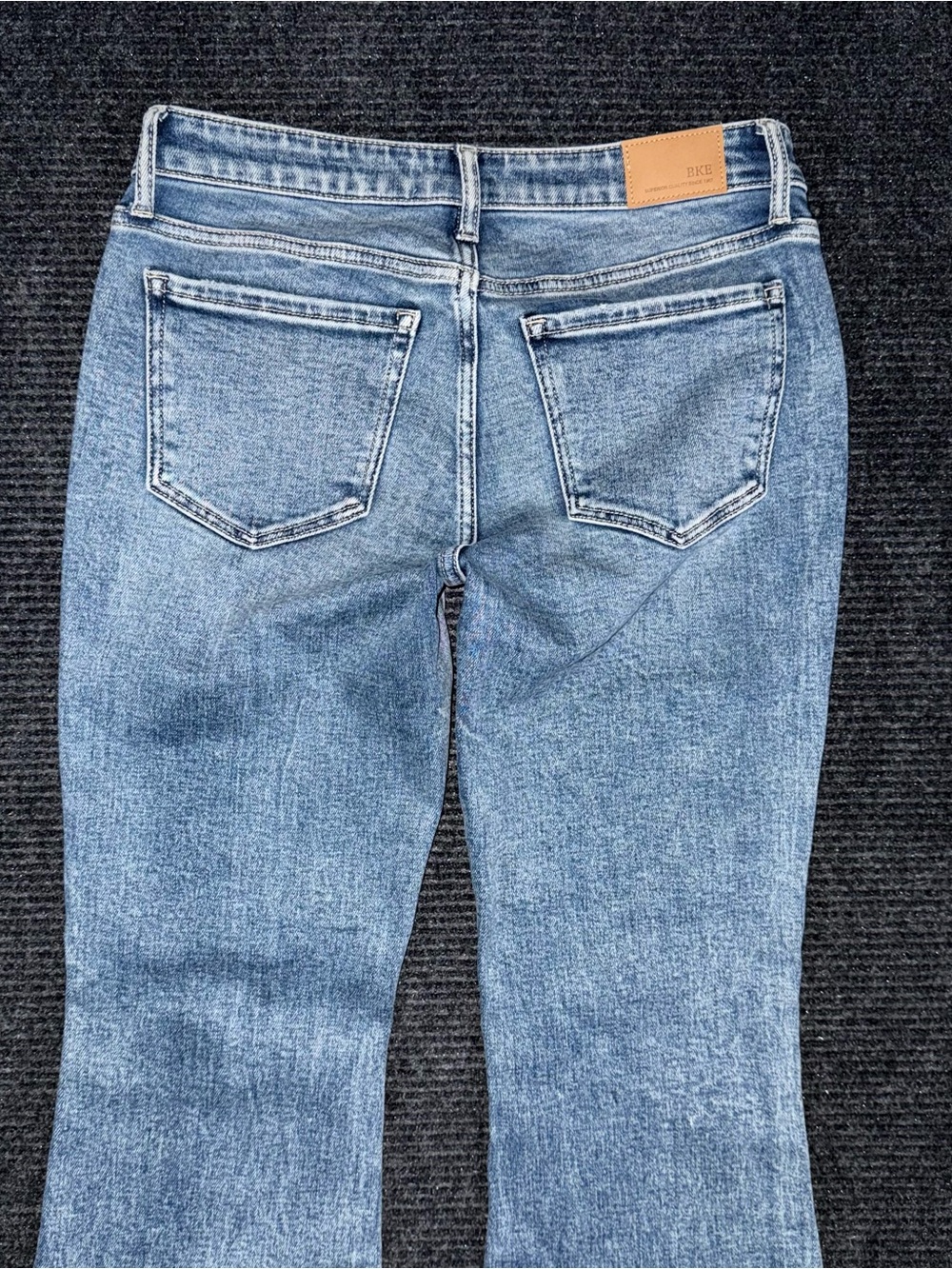 Buckle BKE Stella NWOT Slim Fit Low Rise Flare Stretch Jeans Distressed 29x30 - Picture 5 of 10